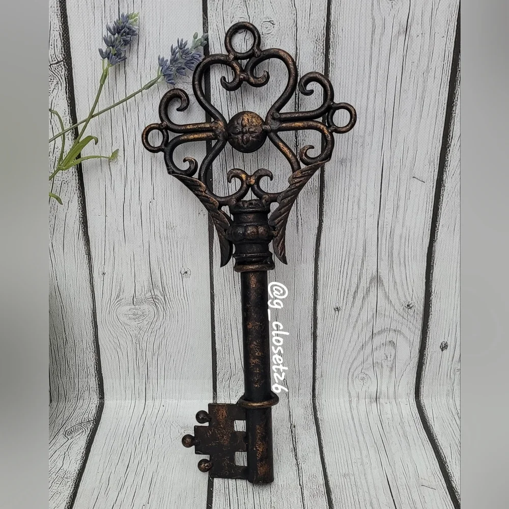 Antique Finish Bronze Cast Iron Skeleton Key Wall Decor